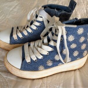 Art Class Girls Blue and White High-Top Sneakers with White Flowers size 13